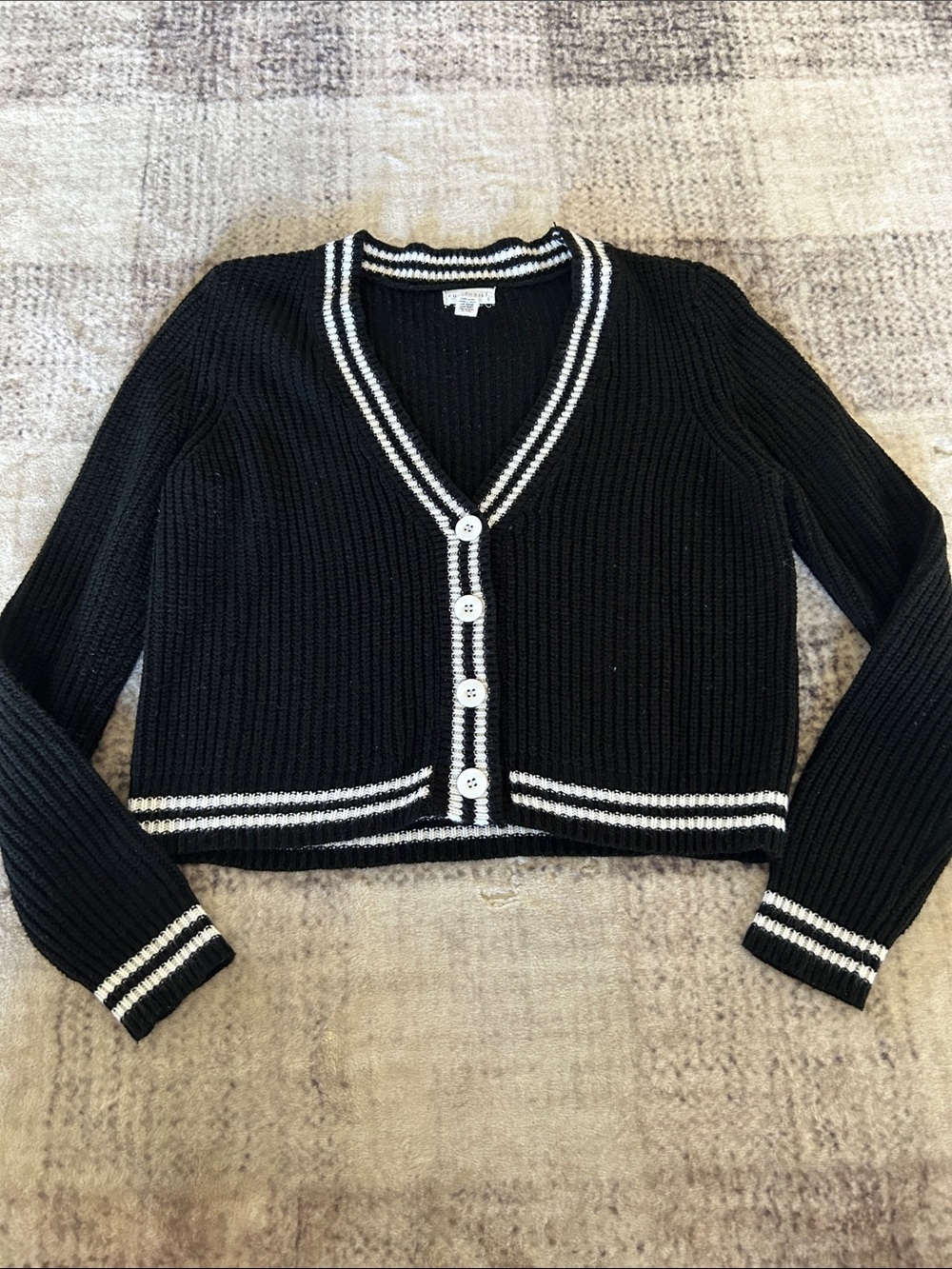 Full Tilt Black Cropped V‑Neck Cardigan with White Trim